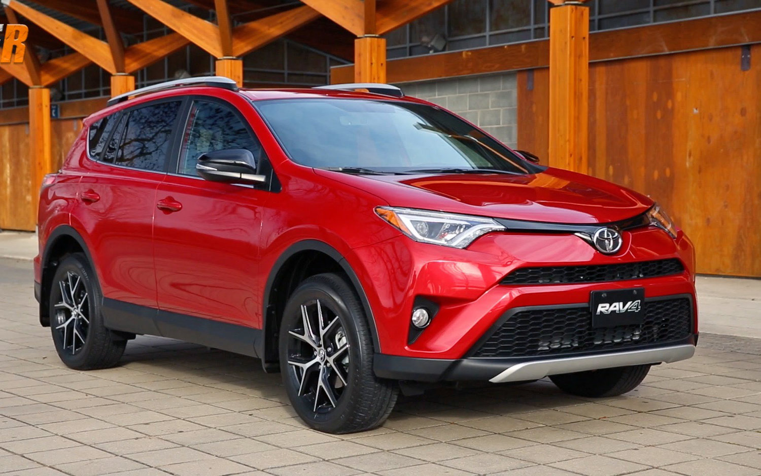 Comparison Toyota RAV4 Hybrid Limited 2016 vs Nissan XTrail Ti